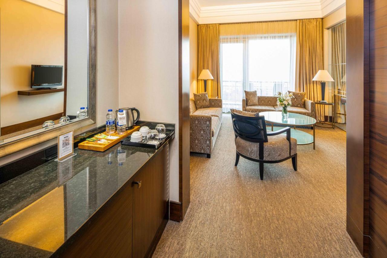 Hotel Celik Palas Convention Center & Thermal Spa Bursa Exteriör bild A suite at the hotel