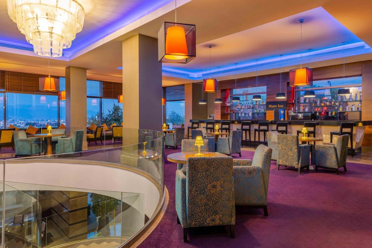 Hotel Celik Palas Convention Center & Thermal Spa Bursa Exteriör bild The bar at the hotel