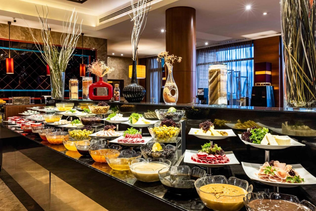Hotel Celik Palas Convention Center & Thermal Spa Bursa Exteriör bild A buffet at a hotel