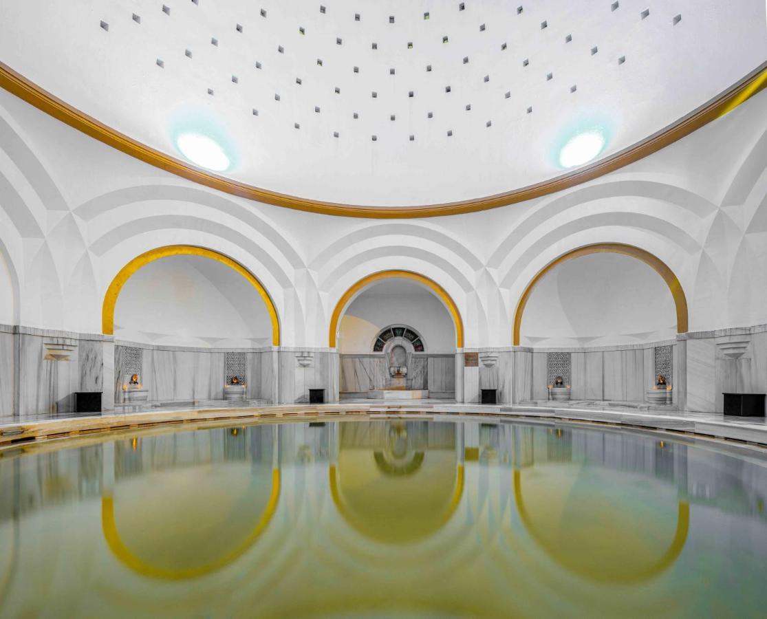 Hotel Celik Palas Convention Center & Thermal Spa Bursa Exteriör bild The interior of the swimming hall